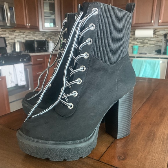 Boots - Picture 2 of 4